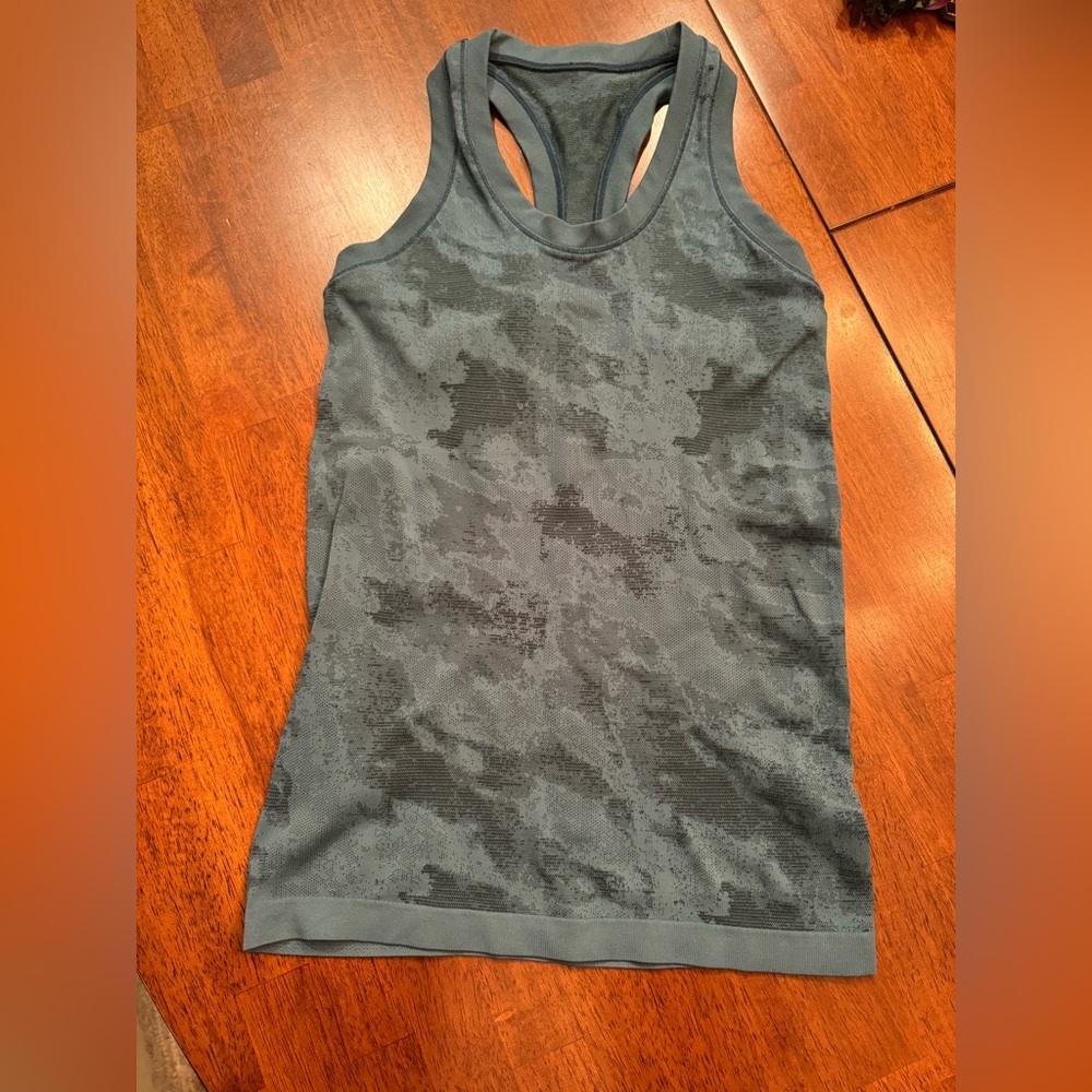 Ladies Athleta Momentum Seamless Tank Size XS